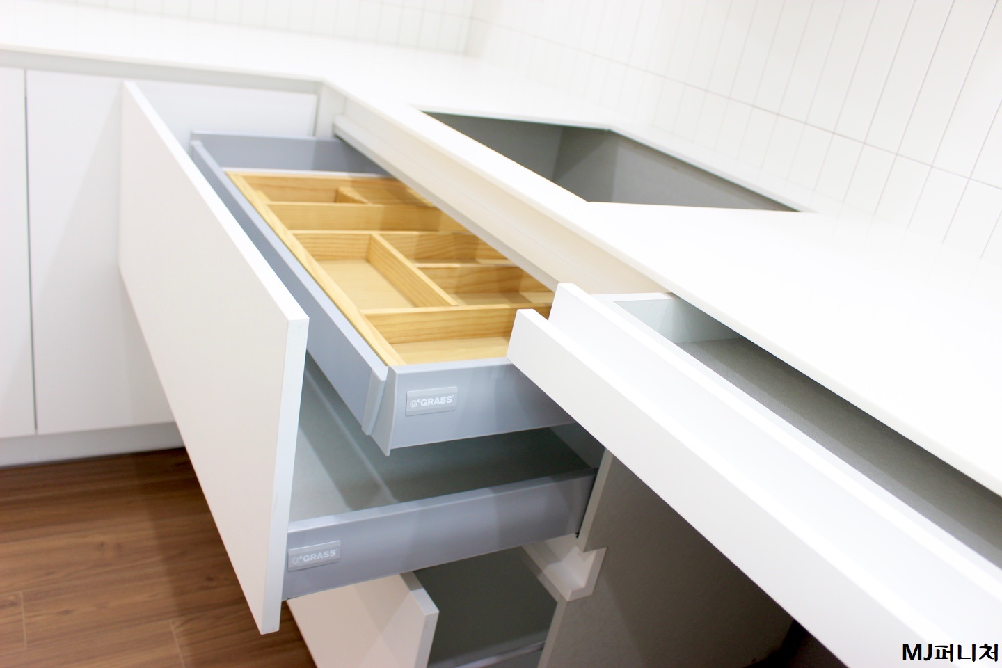 /user/m/mjfurniture/editor/2306/2f951b7fbe7db10ce296b5a0cf1ba6fe_1686619990_0096.jpg 이미지크게보기